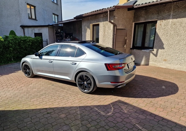 Skoda Superb cena 128000 przebieg: 96400, rok produkcji 2019 z Kobyłka małe 326